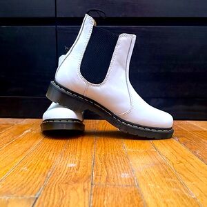 Brand new never worn Dr. Martens 2976 white Chelsea boots size 10